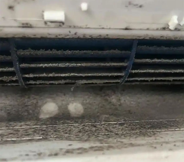 科尔沁右翼前空调吹的风有股烧焦味是怎么回事